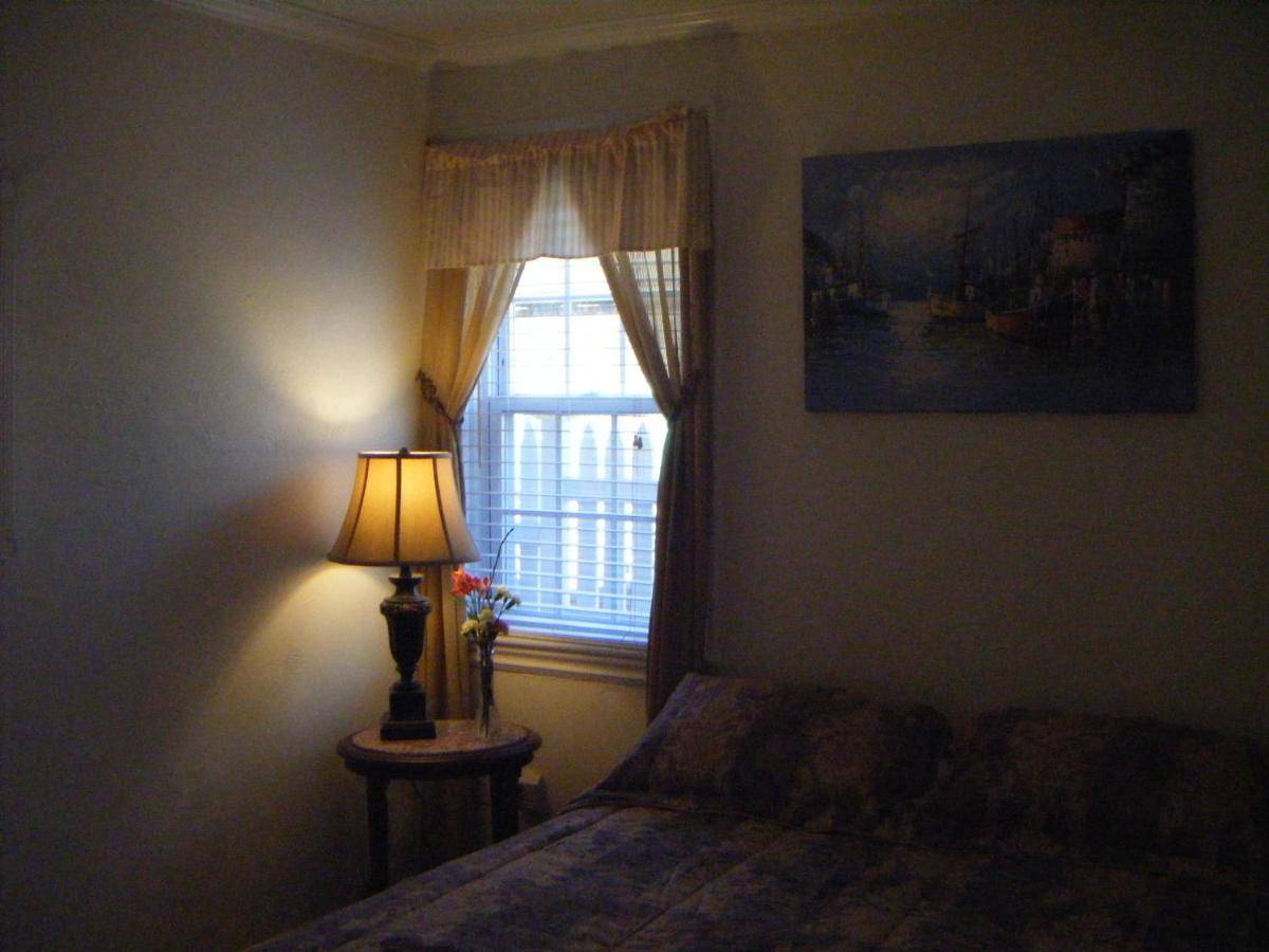 | Moffett House Inn
