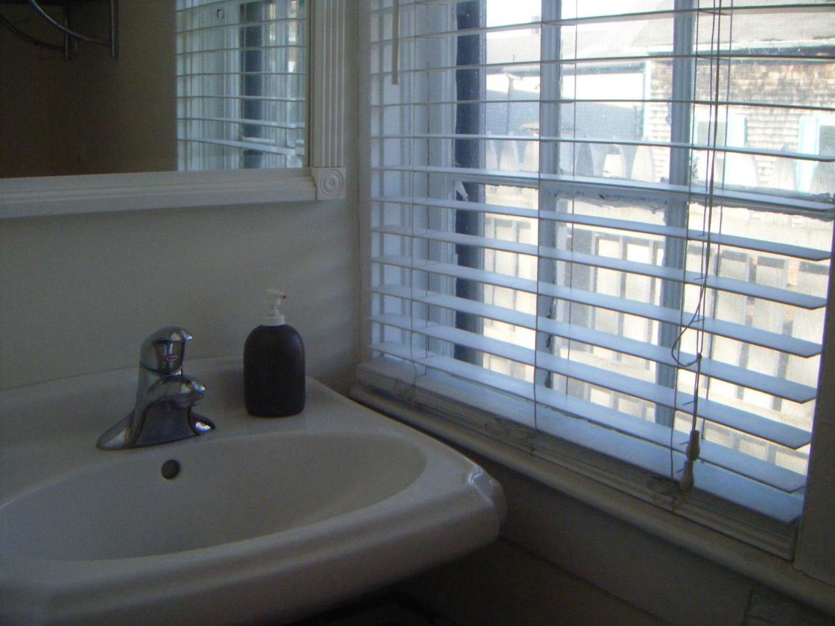 | Moffett House Inn