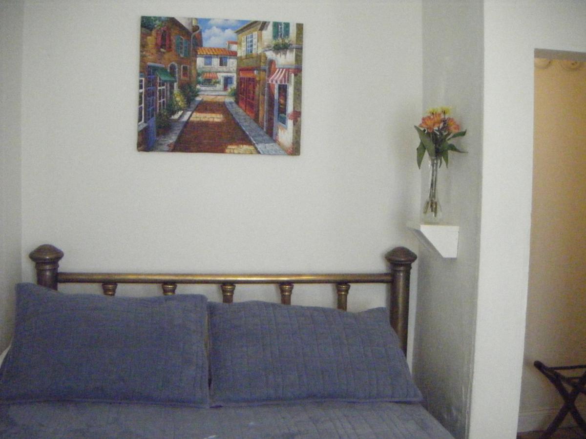 | Moffett House Inn