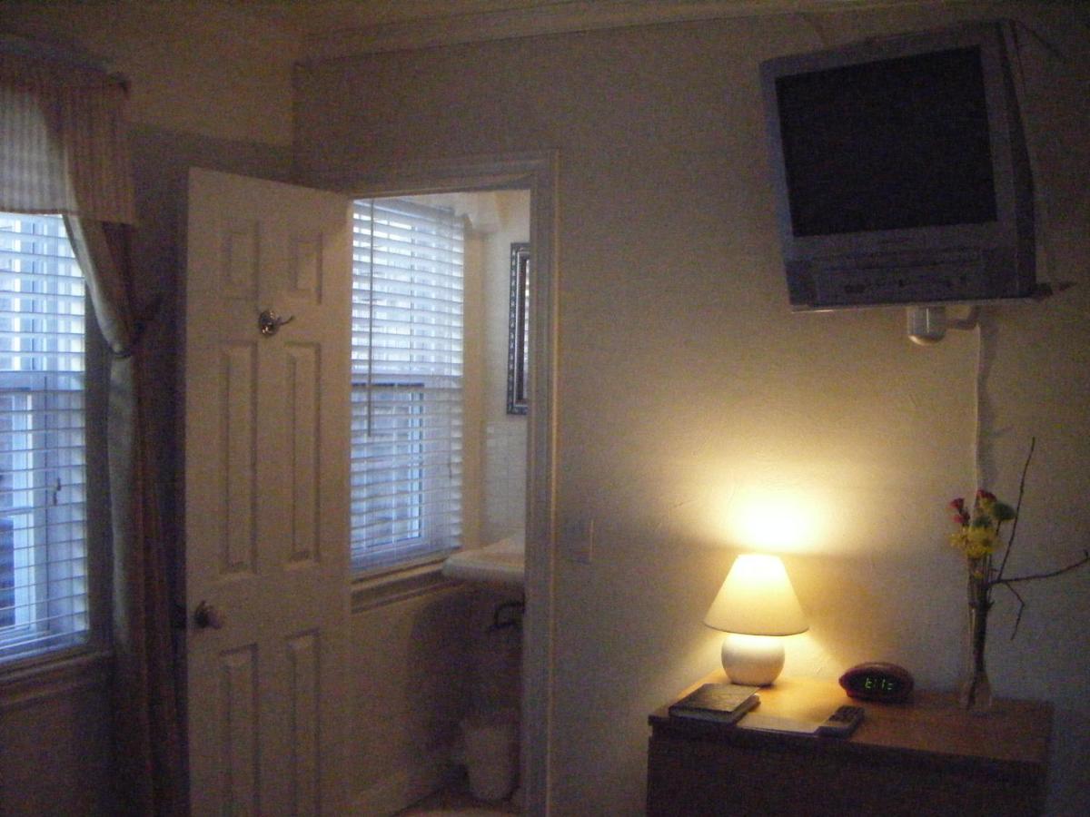 | Moffett House Inn