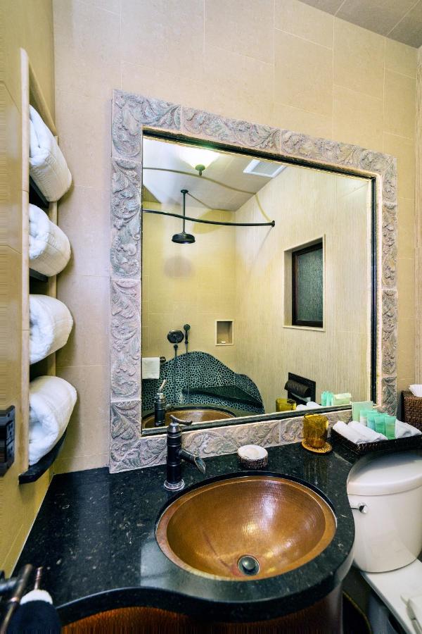 Suite at Pantai Inn