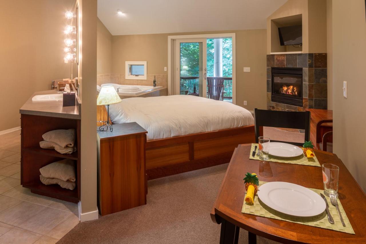 | Pigeon Creek Inn - Adults Only