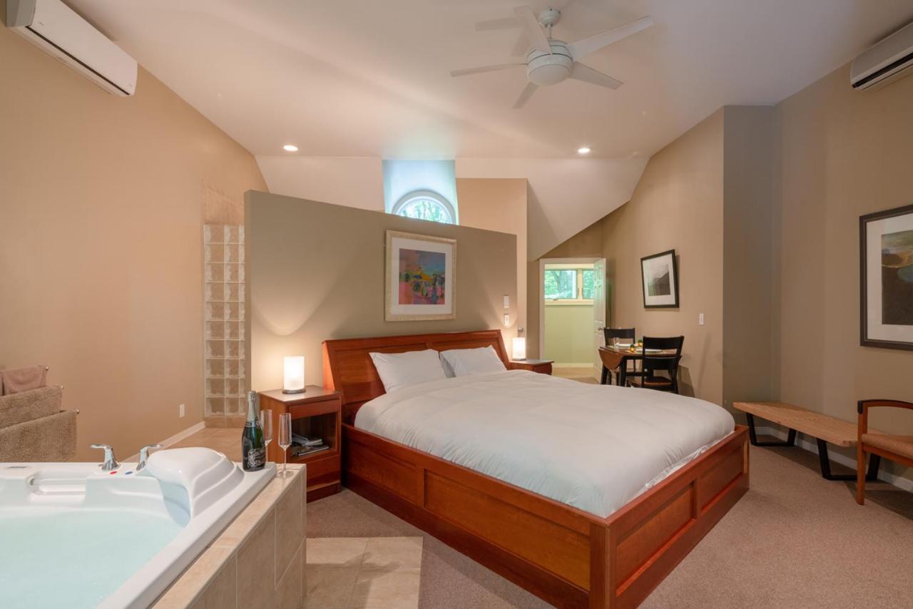 | Pigeon Creek Inn - Adults Only