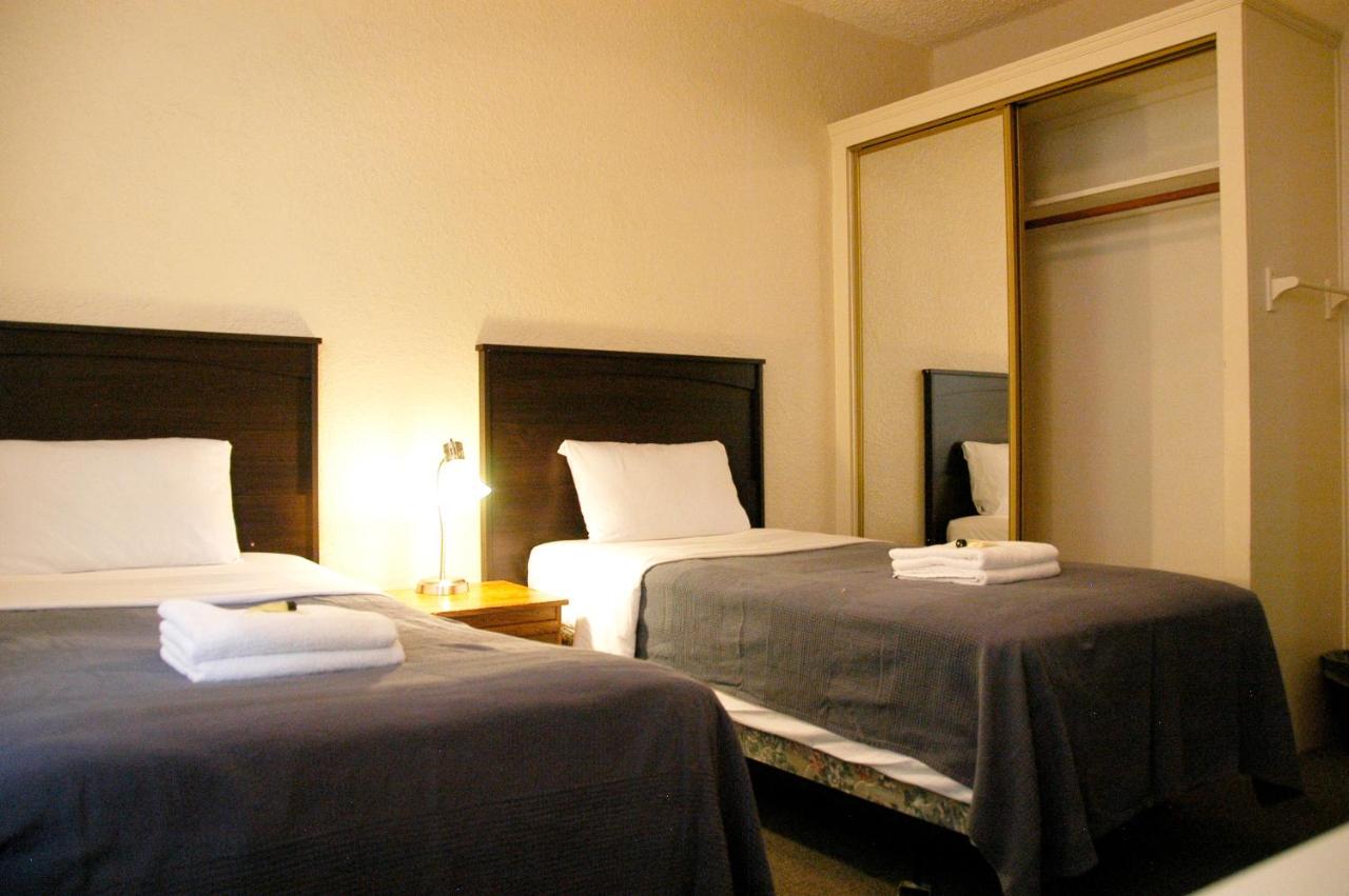 Twin Room with Shared Bathroom at Little Tokyo Hotel