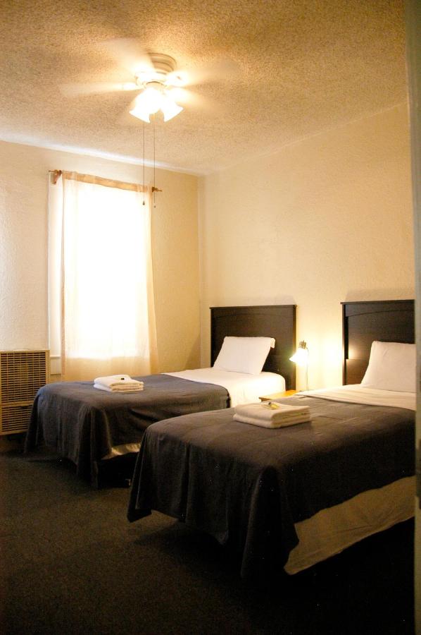 Twin Room with Shared Bathroom at Little Tokyo Hotel
