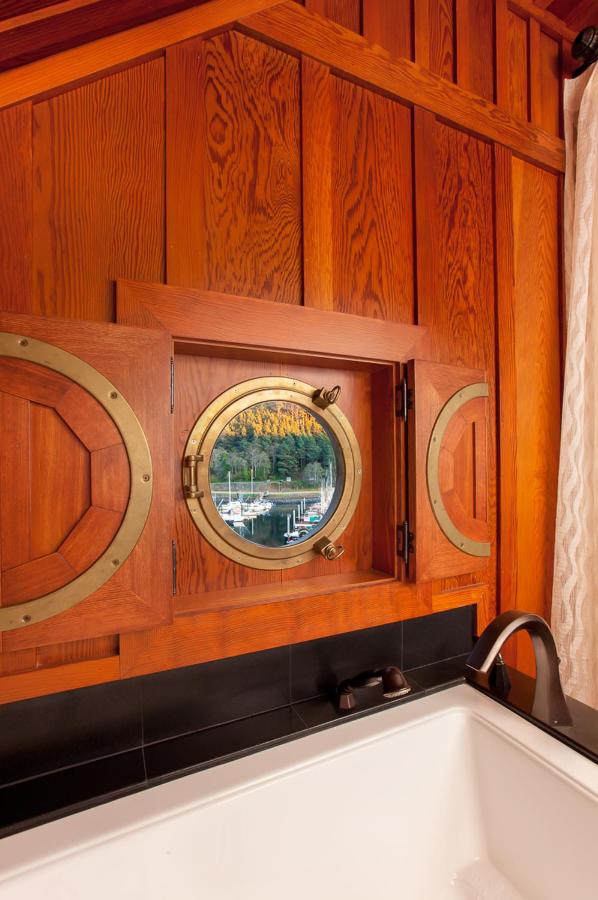 | Noyo Harbor Inn