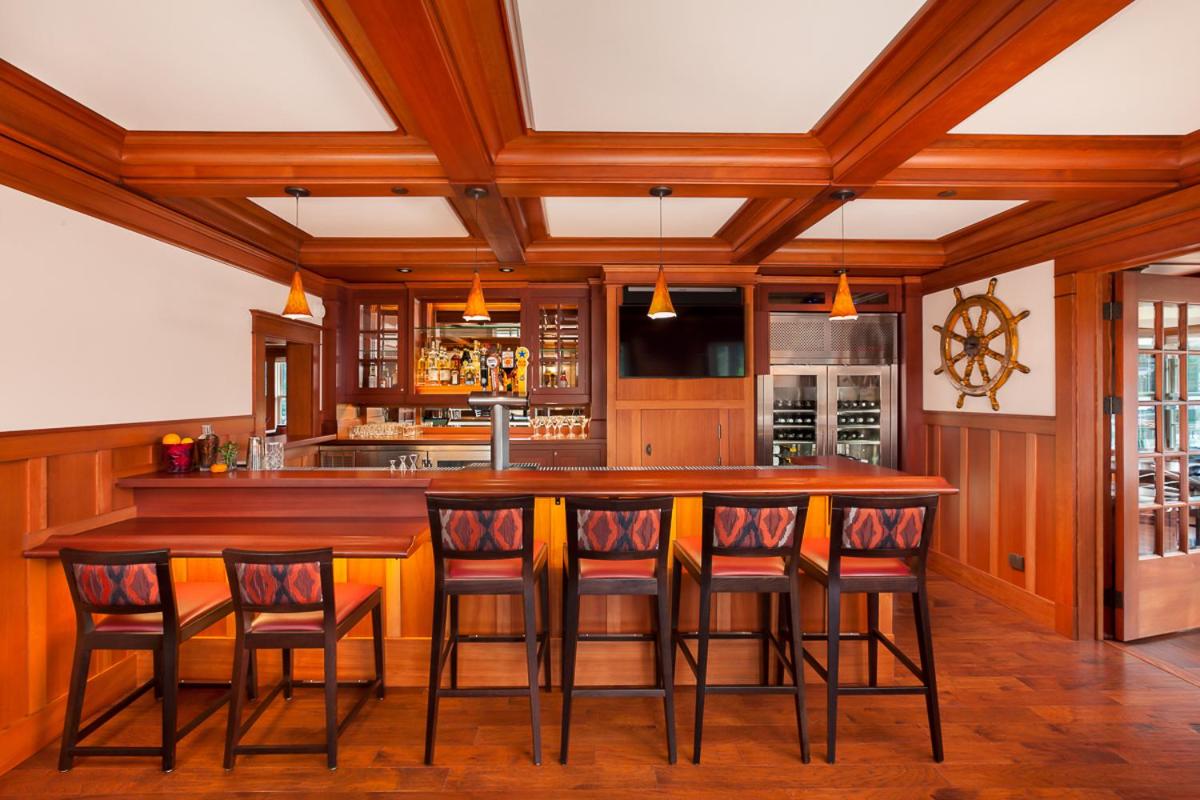 | Noyo Harbor Inn