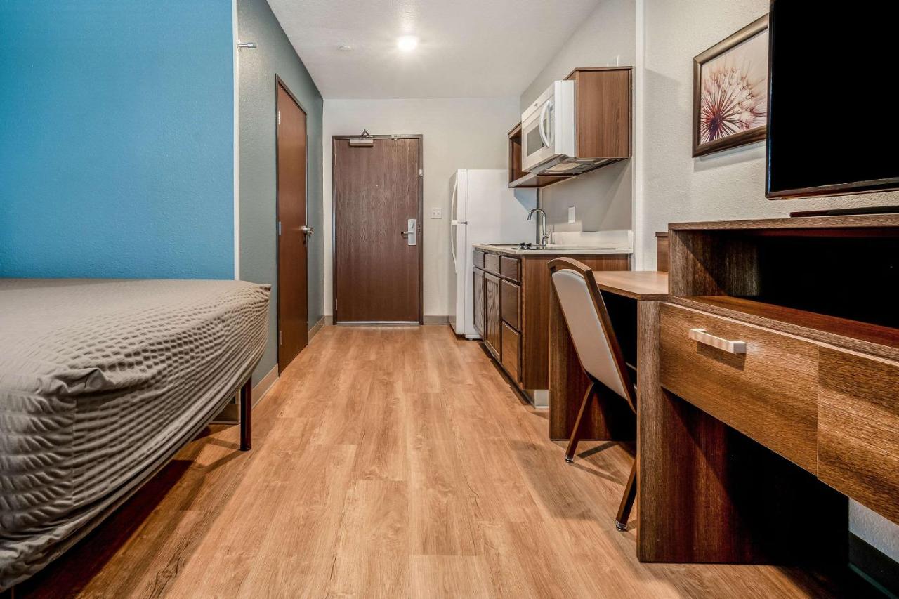 Standard Queen Room - Non-Smoking at WoodSpring Suites Naples West