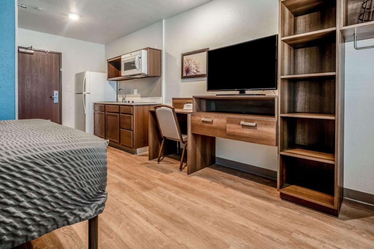 Standard Queen Room - Non-Smoking at WoodSpring Suites Naples West