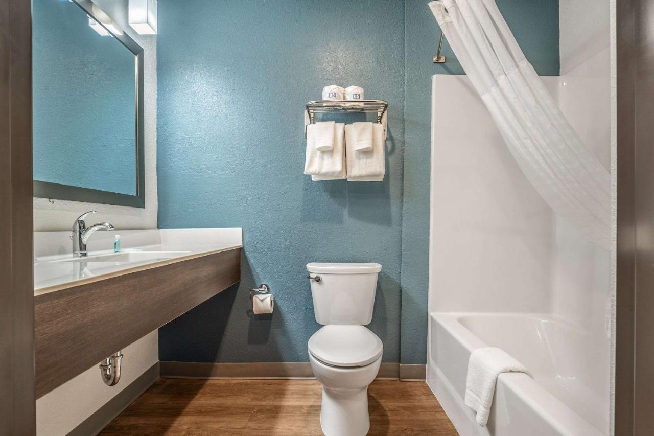 Standard Queen Room - Non-Smoking at WoodSpring Suites Naples West
