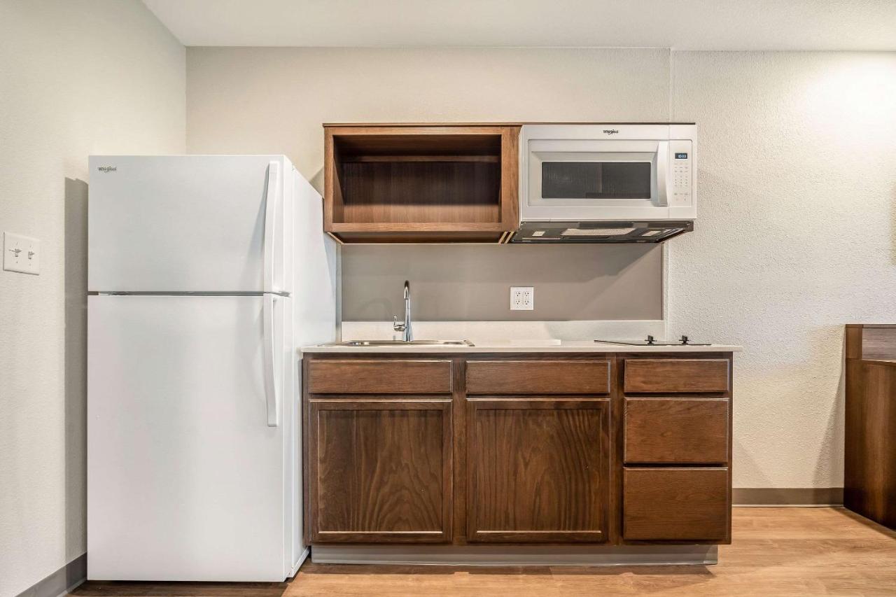 Queen Room with Tub - Disability Access/Non-Smoking at WoodSpring Suites Naples West