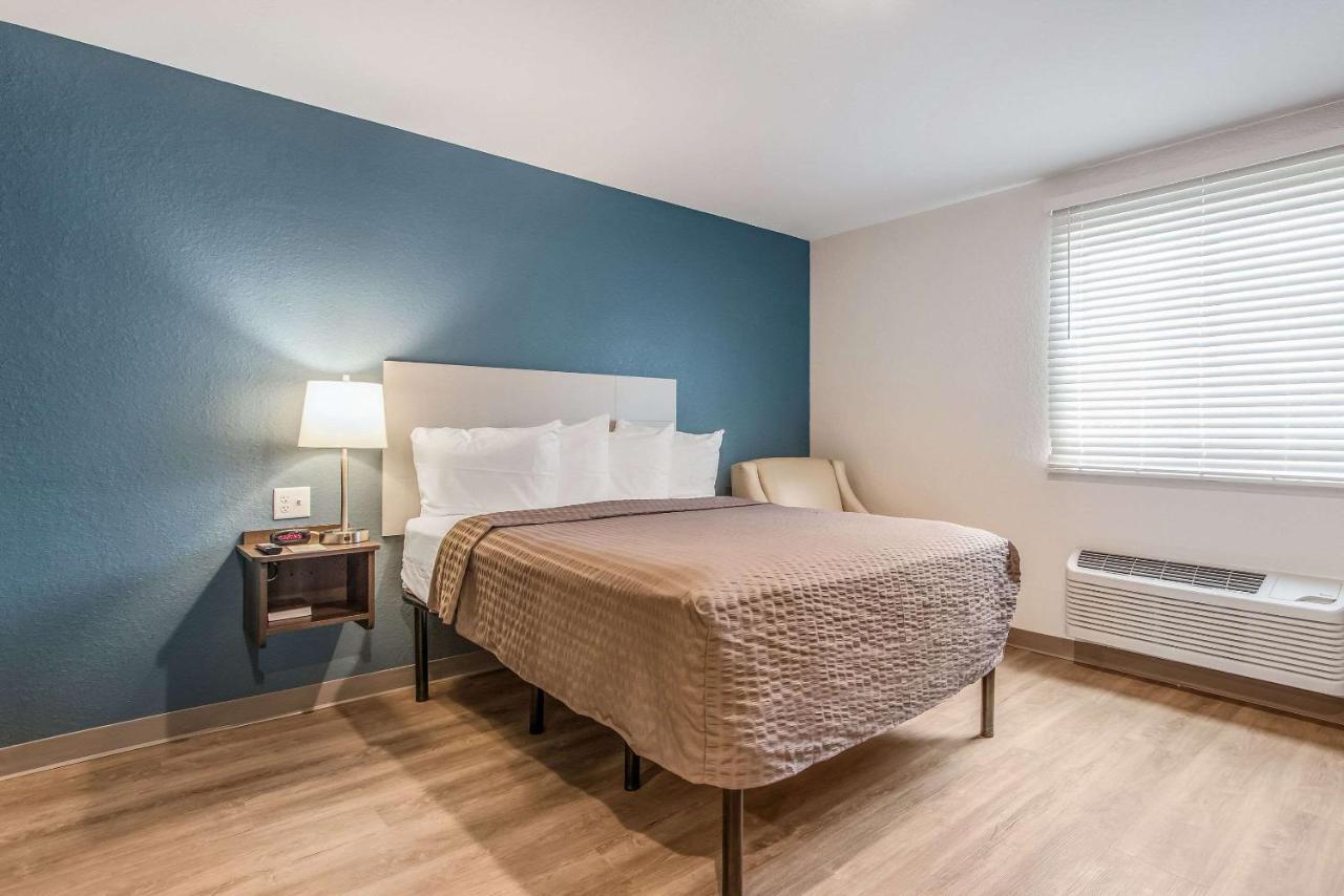 Queen Room  with Roll-In Shower - Disability Access/Non-Smoking at WoodSpring Suites Doral Miami Airport