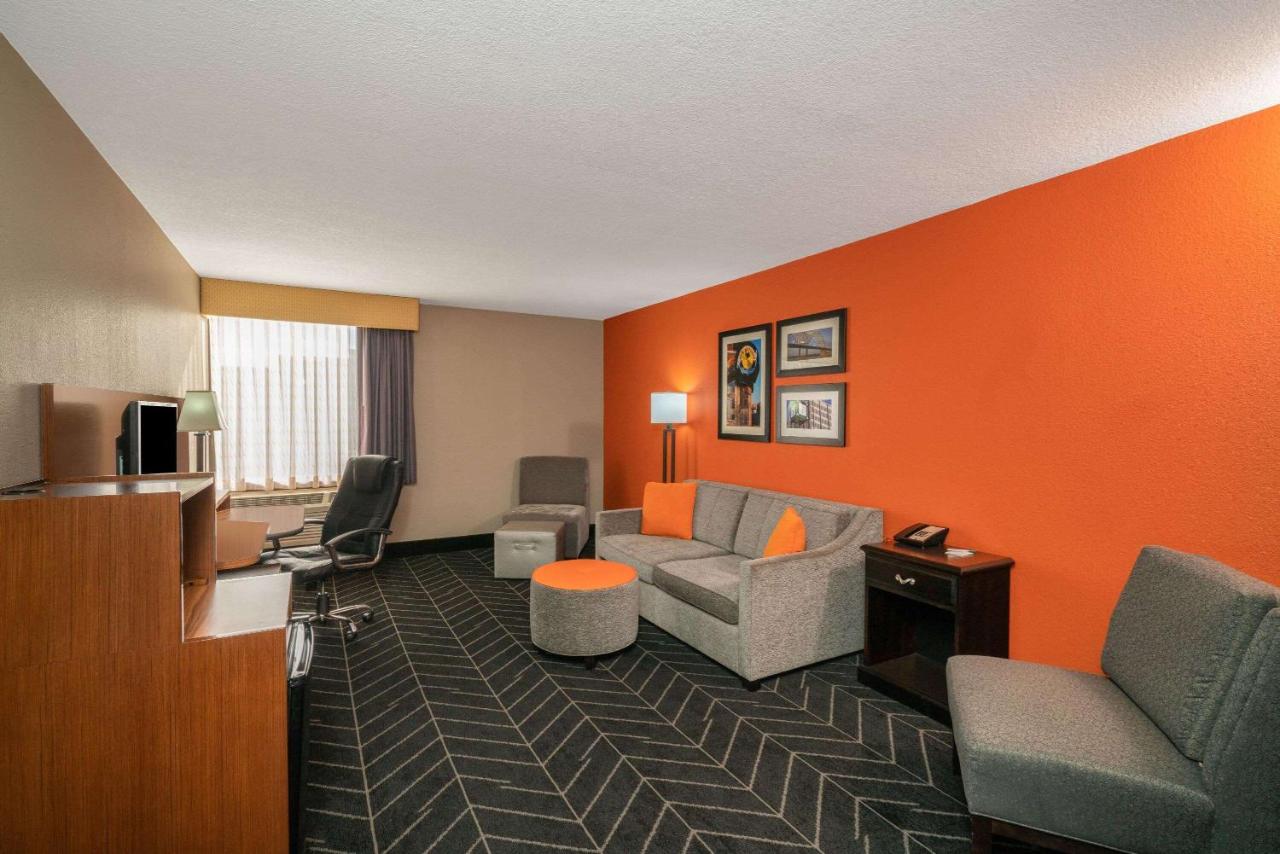 Deluxe Family Suite - Non-Smoking at La Quinta Inn & Suites by Wyndham Memphis Airport Graceland