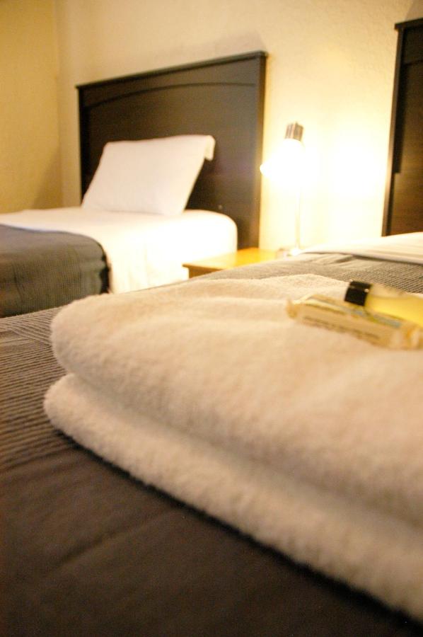 Twin Room with Shared Bathroom at Little Tokyo Hotel