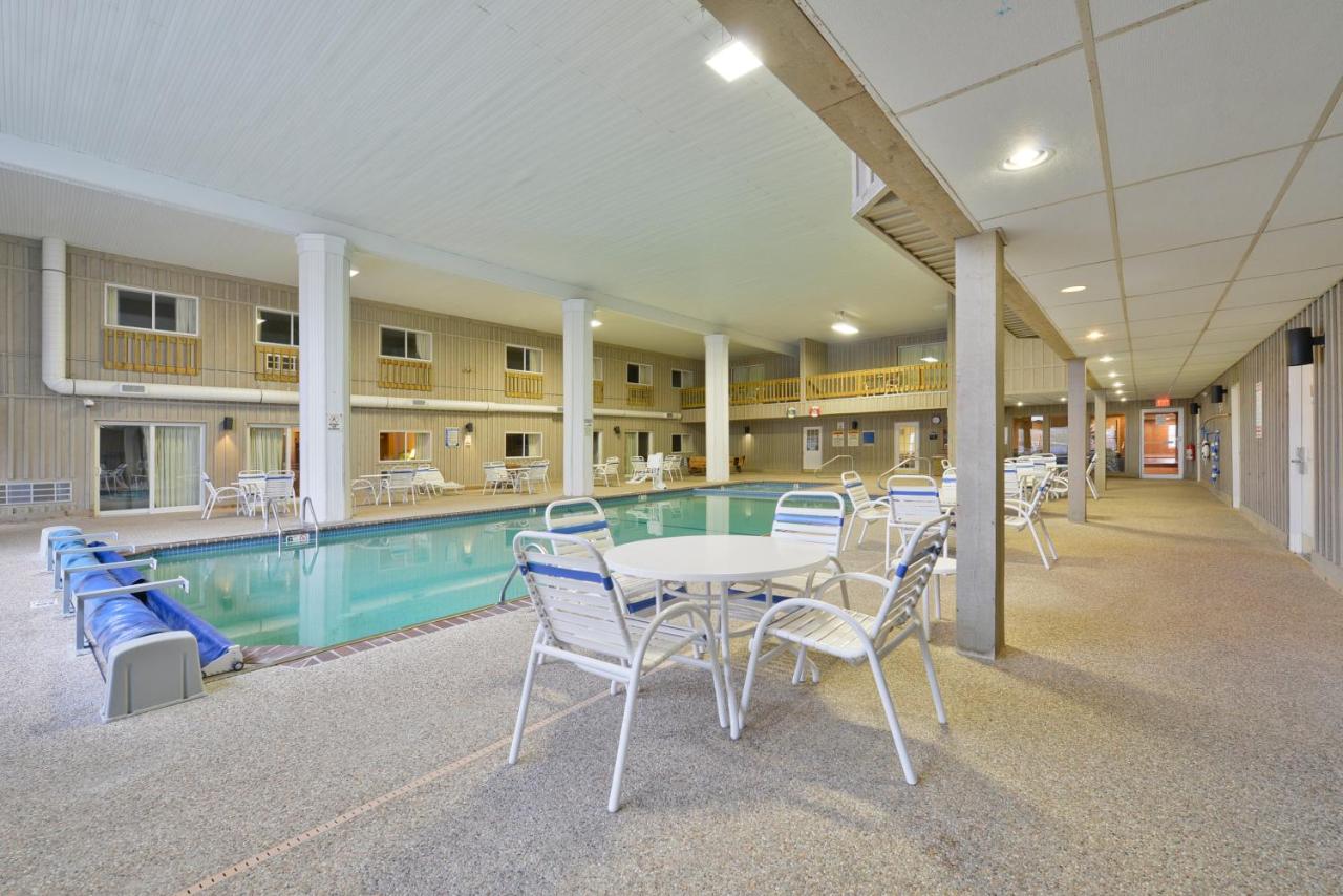 | Sandwich Lodge & Resort