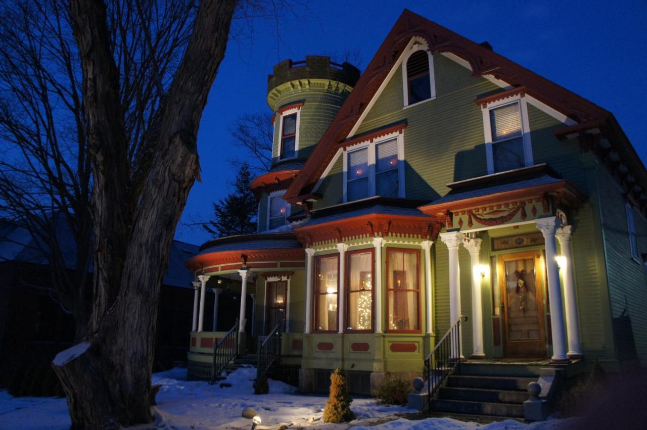  | Maplecroft Bed & Breakfast