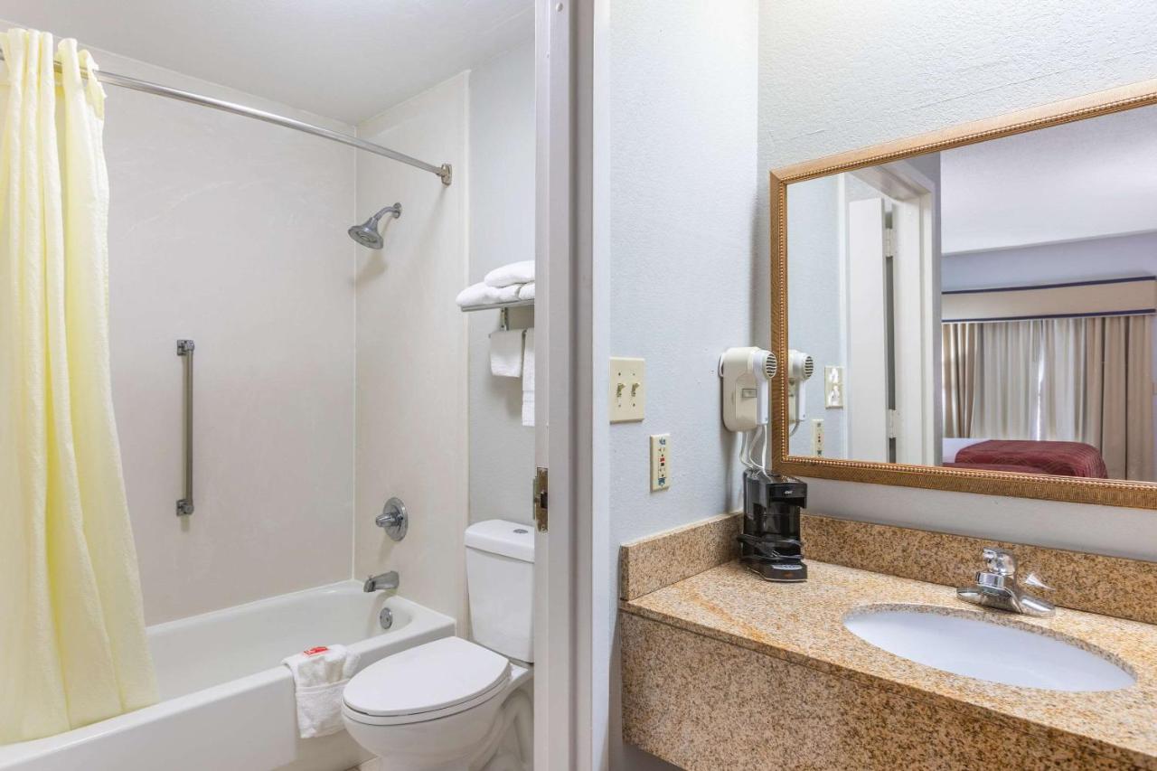  | Royal Palms Inn