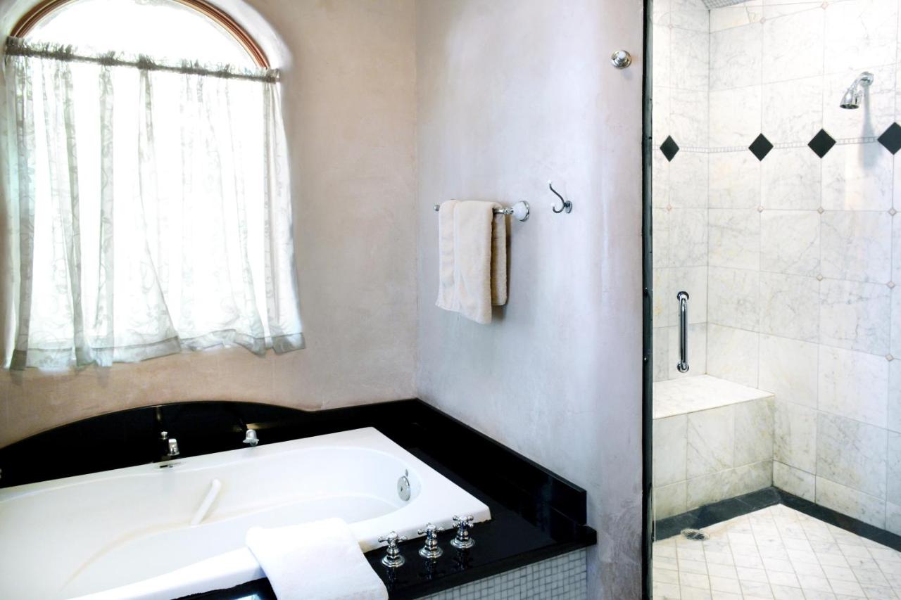 Deluxe King Room with Sofa Bed at El Portal Sedona Hotel