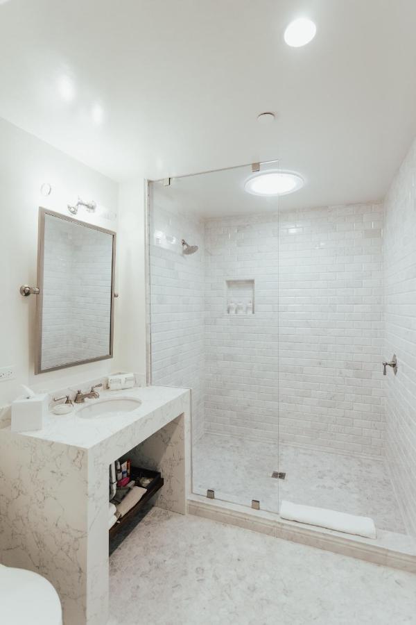 Deluxe Queen Suite at The Winston Solvang