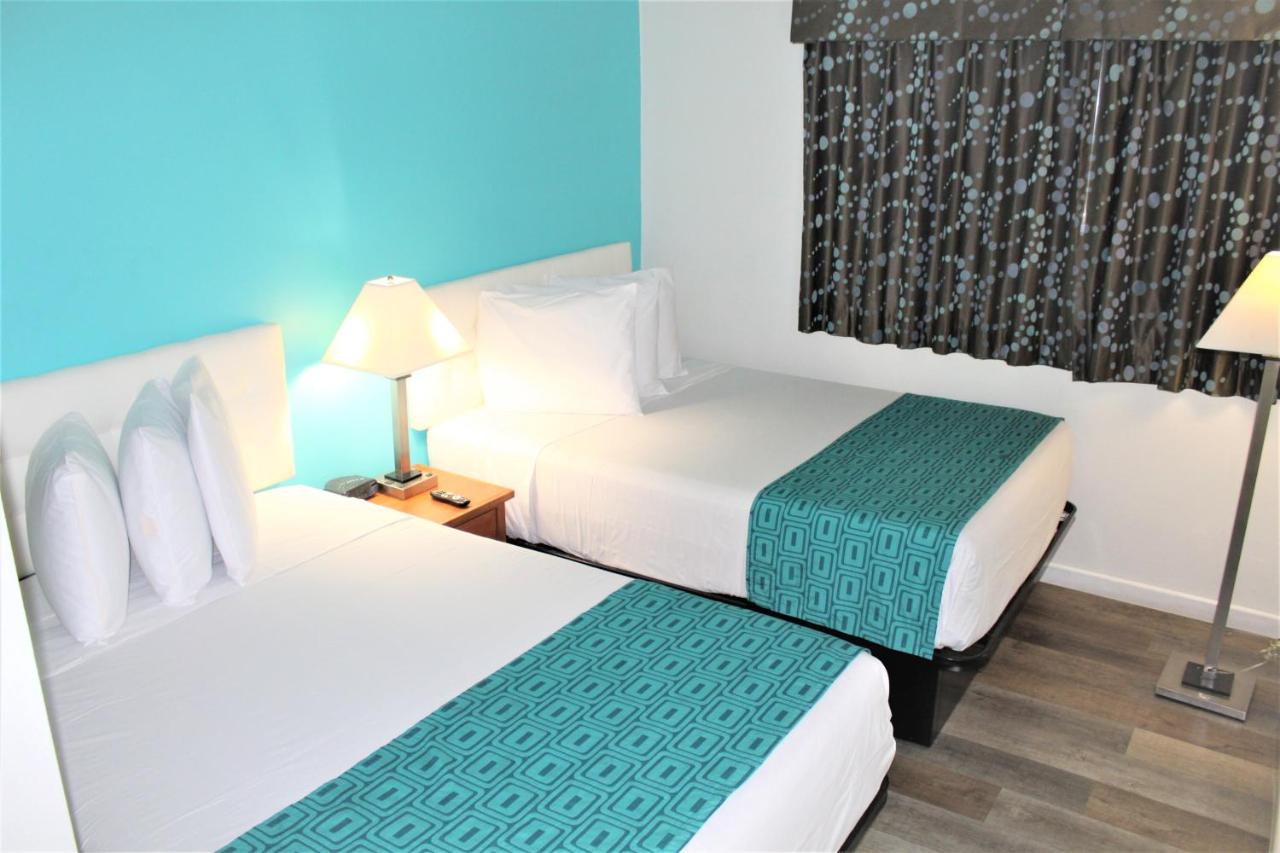 | Howard Johnson by Wyndham, Chula Vista/San Diego Hotel & Suites