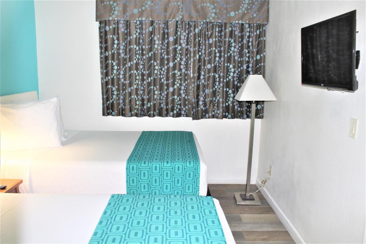 | Howard Johnson by Wyndham, Chula Vista/San Diego Hotel & Suites
