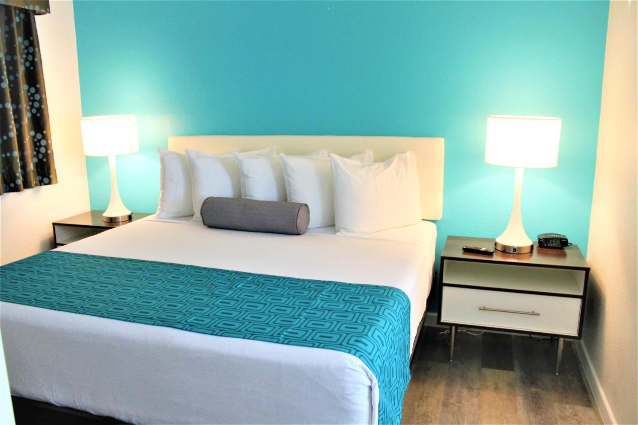 | Howard Johnson by Wyndham, Chula Vista/San Diego Hotel & Suites
