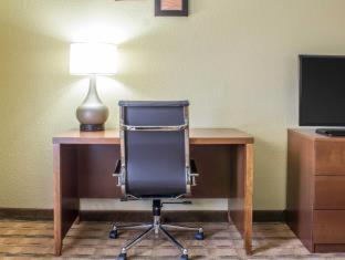 Room #32111308 at Comfort Inn & Suites Cedar Rapids North - Collins Road