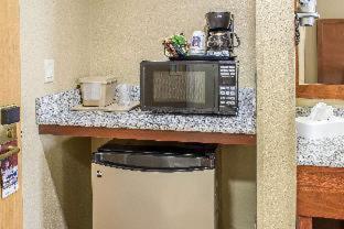 Room #32111309 at Comfort Inn & Suites Cedar Rapids North - Collins Road