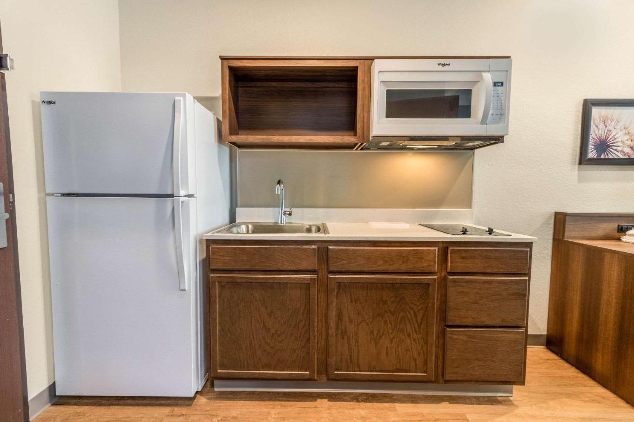 Queen Room with Roll-In Shower - Disability Access/Non-Smoking at WoodSpring Suites Miramar