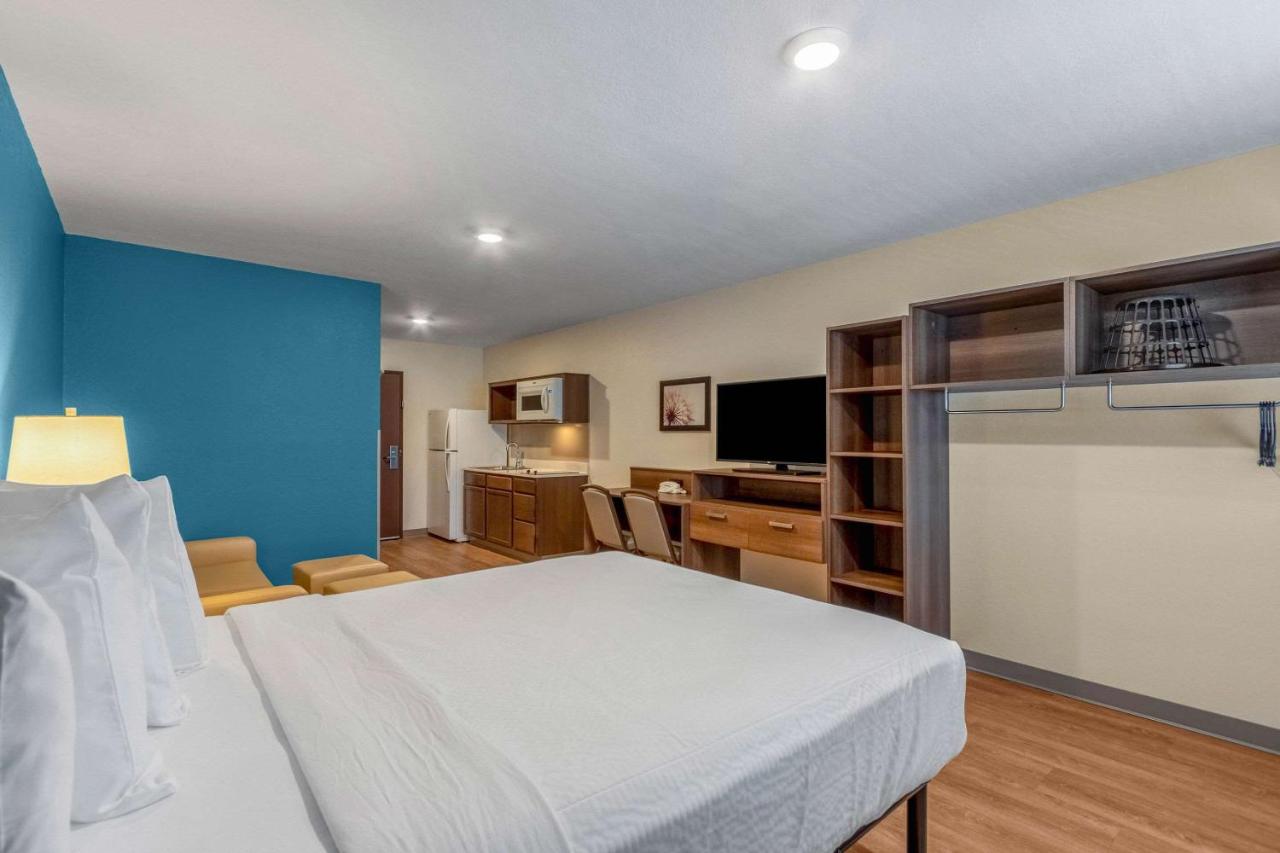 Queen Room with Sofa Bed - Disability Access/Non-Smoking at WoodSpring Suites Miramar