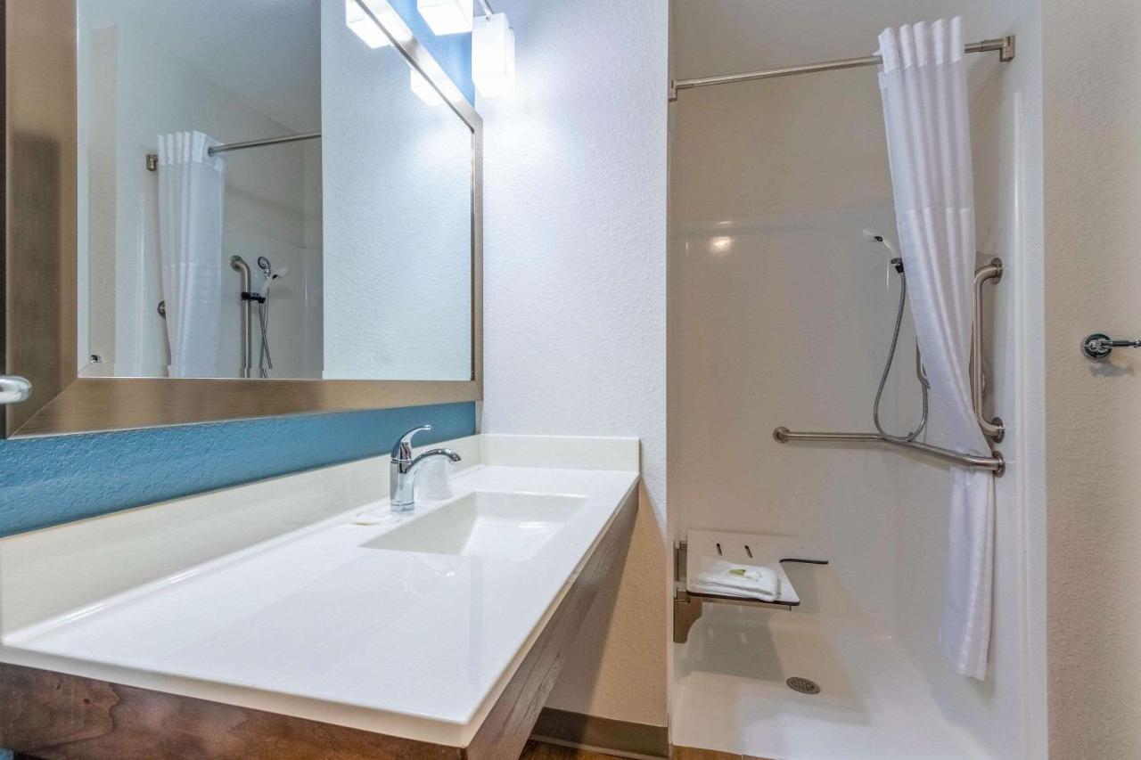 Queen Room with Sofa Bed - Disability Access/Non-Smoking at WoodSpring Suites Miramar