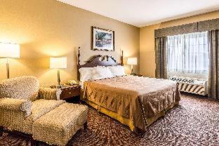 Room #18779515 at Quality Inn & Suites Hendersonville - Flat Rock