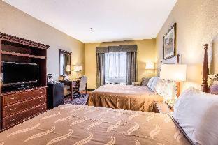 Room #18779517 at Quality Inn & Suites Hendersonville - Flat Rock