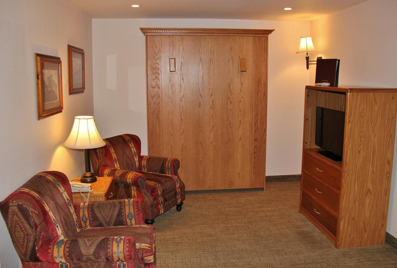 | Homestead Inn and Suites