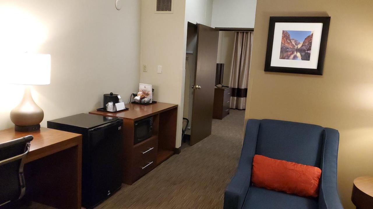 Queen Suite - Accessible/Non-Smoking at City Express by Marriott Tempe