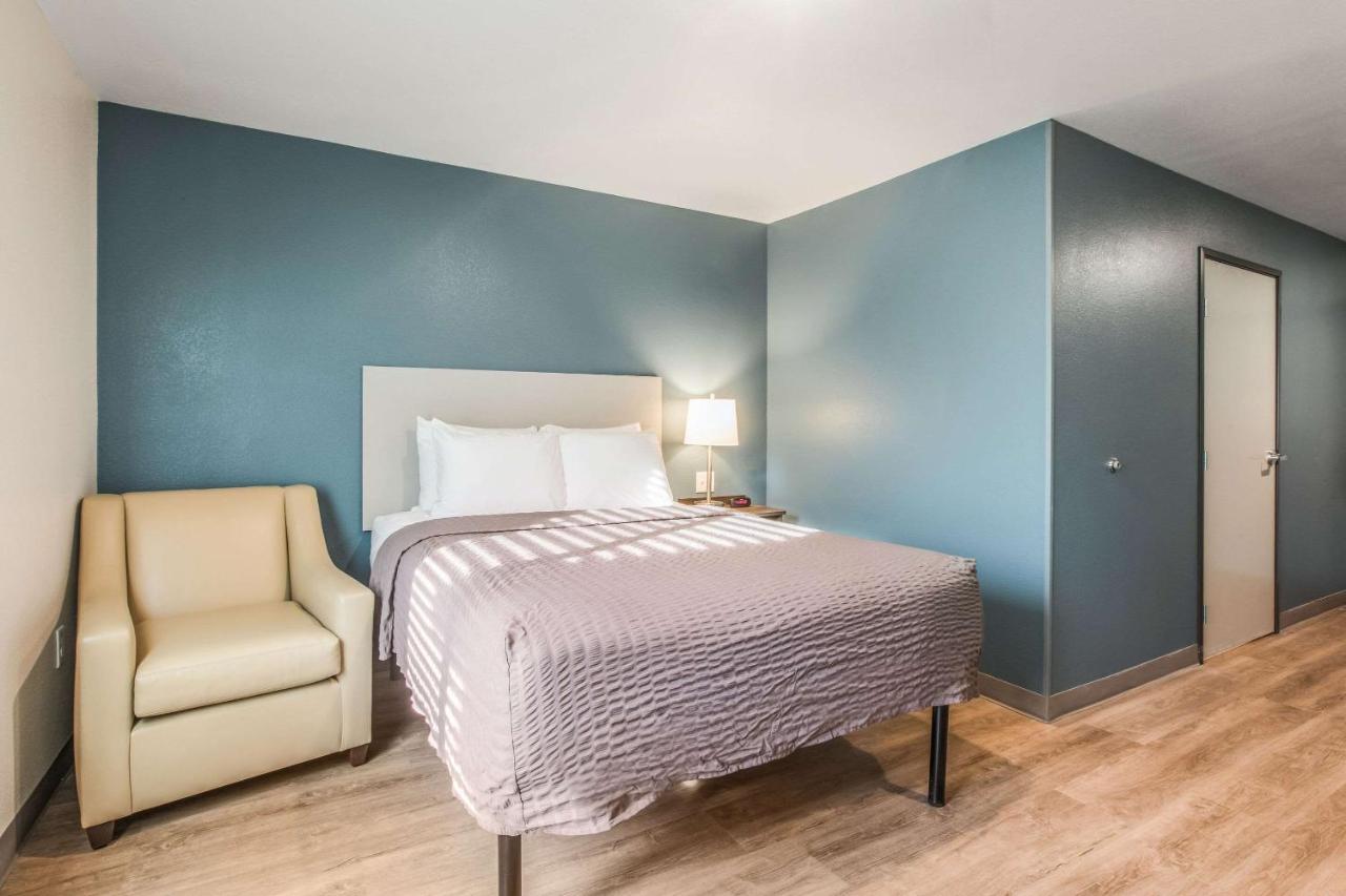 Standard Queen Room - Non-Smoking at WoodSpring Suites Atlanta McDonough