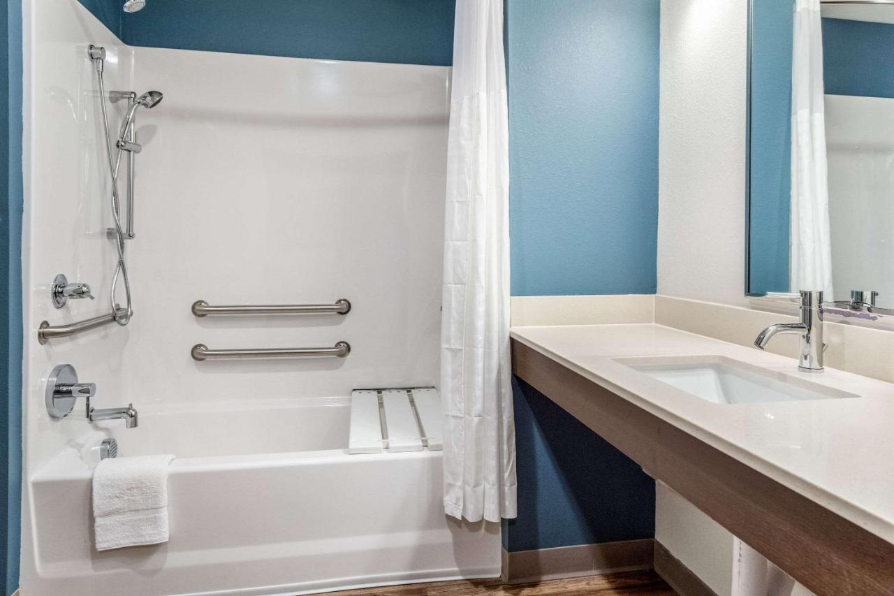 Handicapped King Accessible Tub Non Smoking at WoodSpring Suites Greenville Haywood Mall
