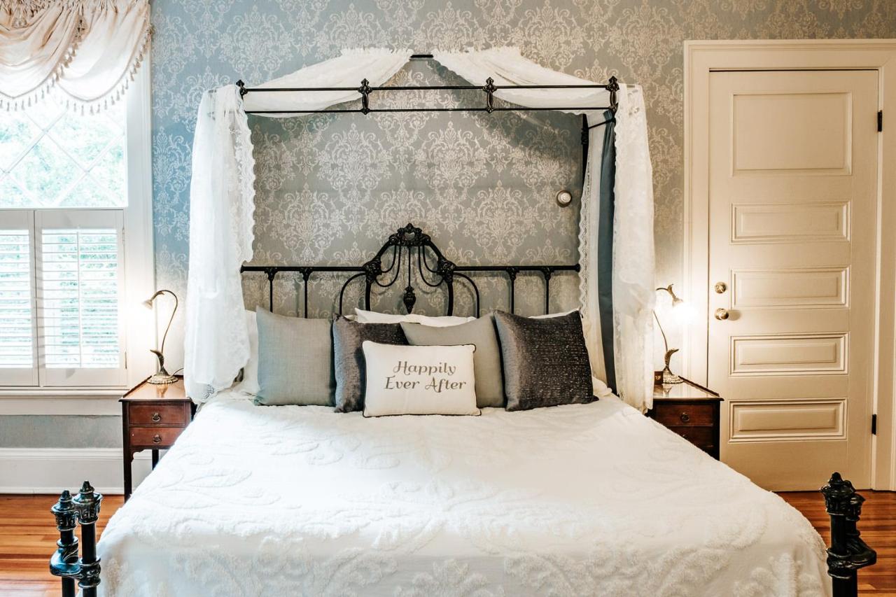  | Heritage House Bed & Breakfast - Boutique Adults-Only Inn