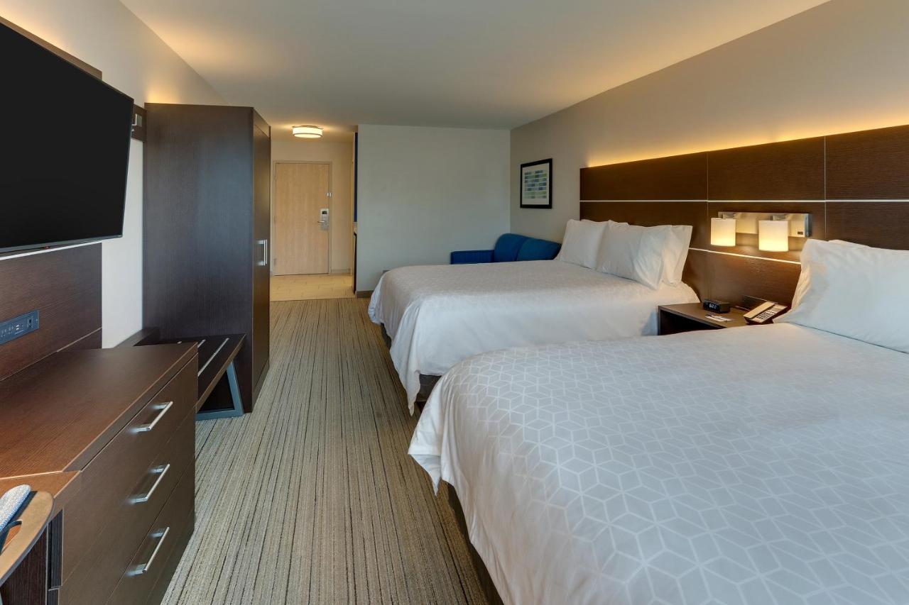 Queen Suite with Two Queen Beds - Non-Smoking at Holiday Inn Express & Suites Corbin by IHG