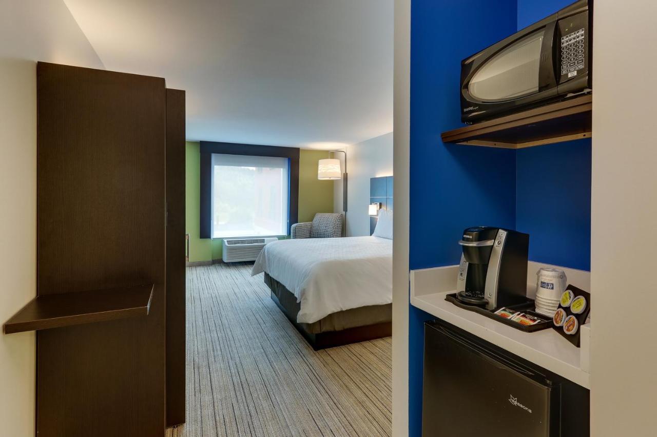 King Room - Non-Smoking at Holiday Inn Express & Suites Corbin by IHG