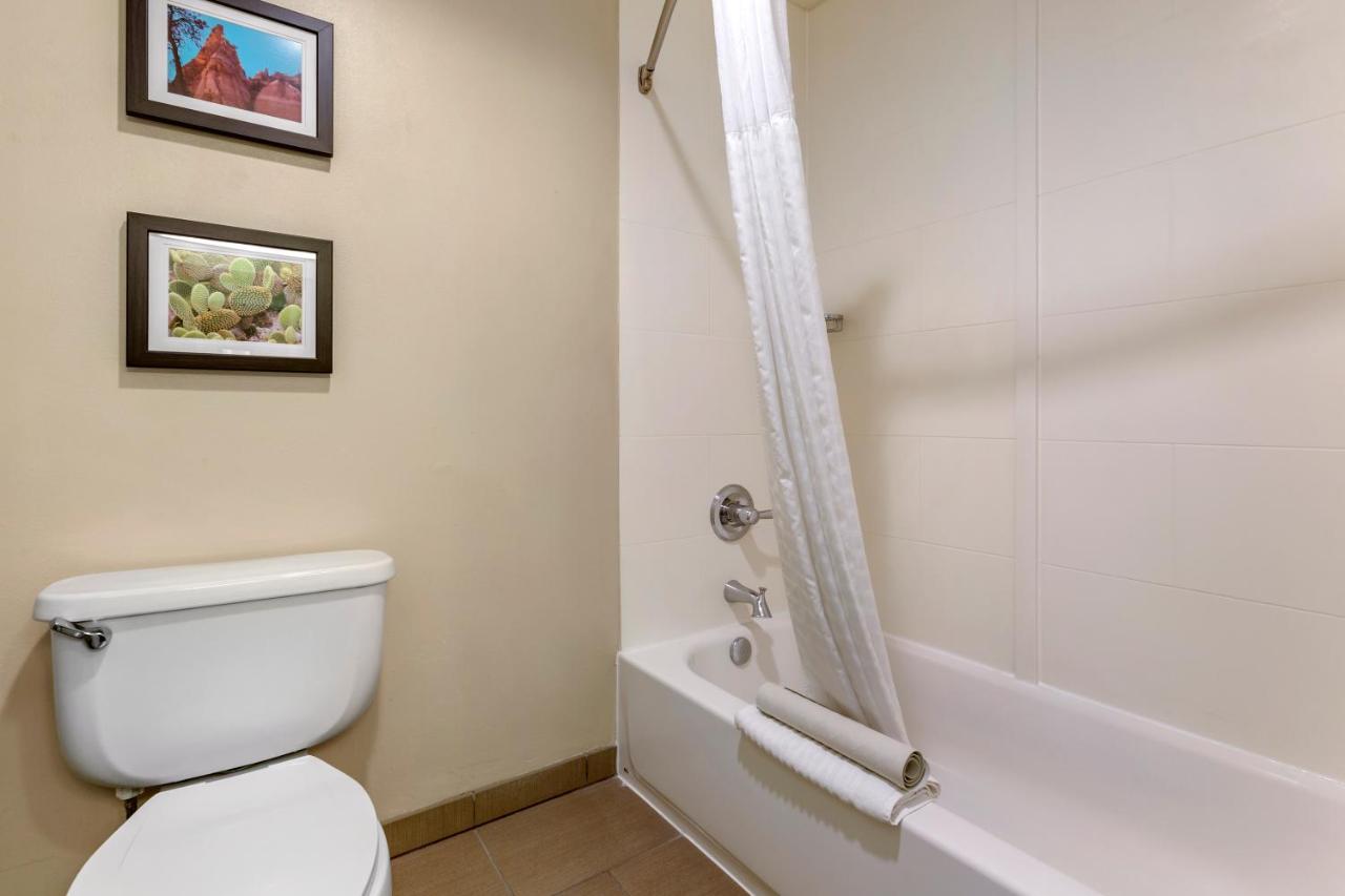 King Suite at Wingate by Wyndham Los Alamos