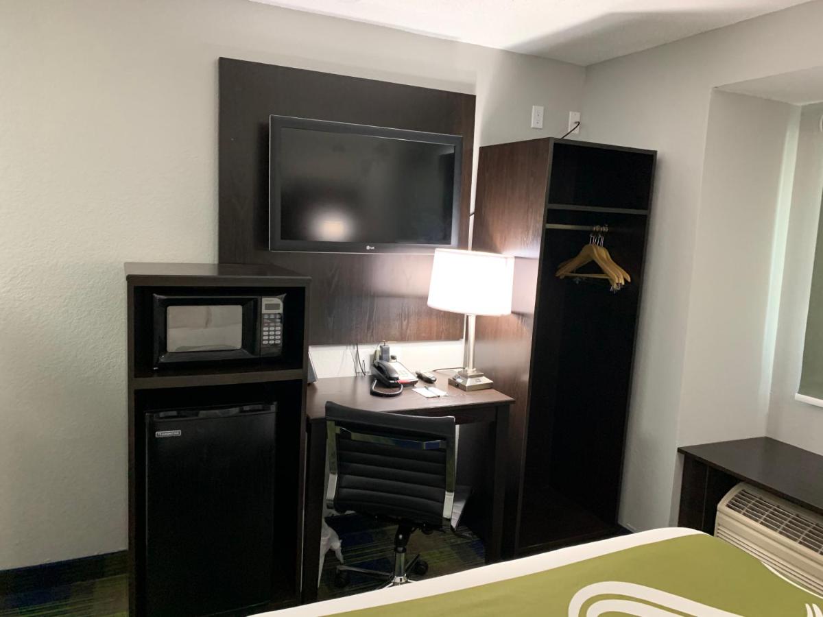 Queen Room - Non-Smoking at Quality Inn Owatonna Near Medical Center