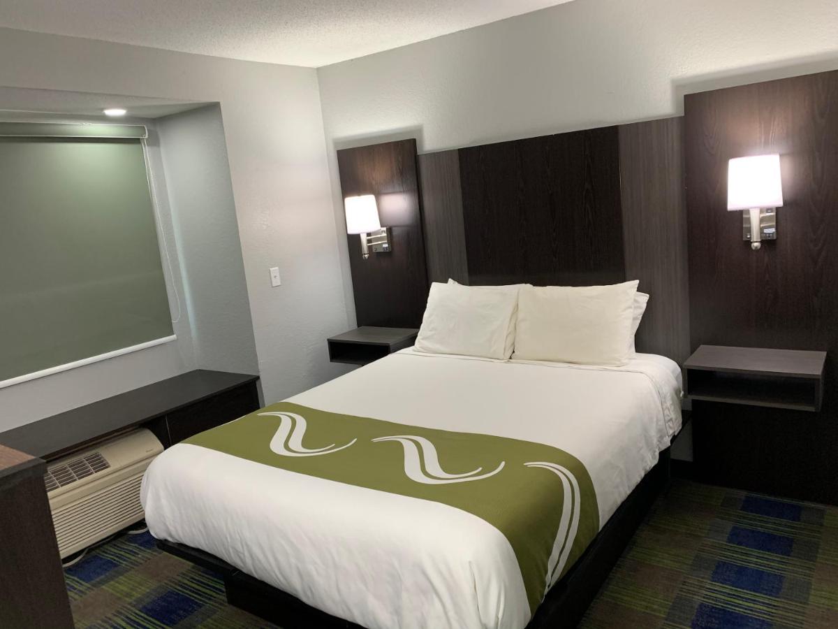 Queen Room - Non-Smoking at Quality Inn Owatonna Near Medical Center