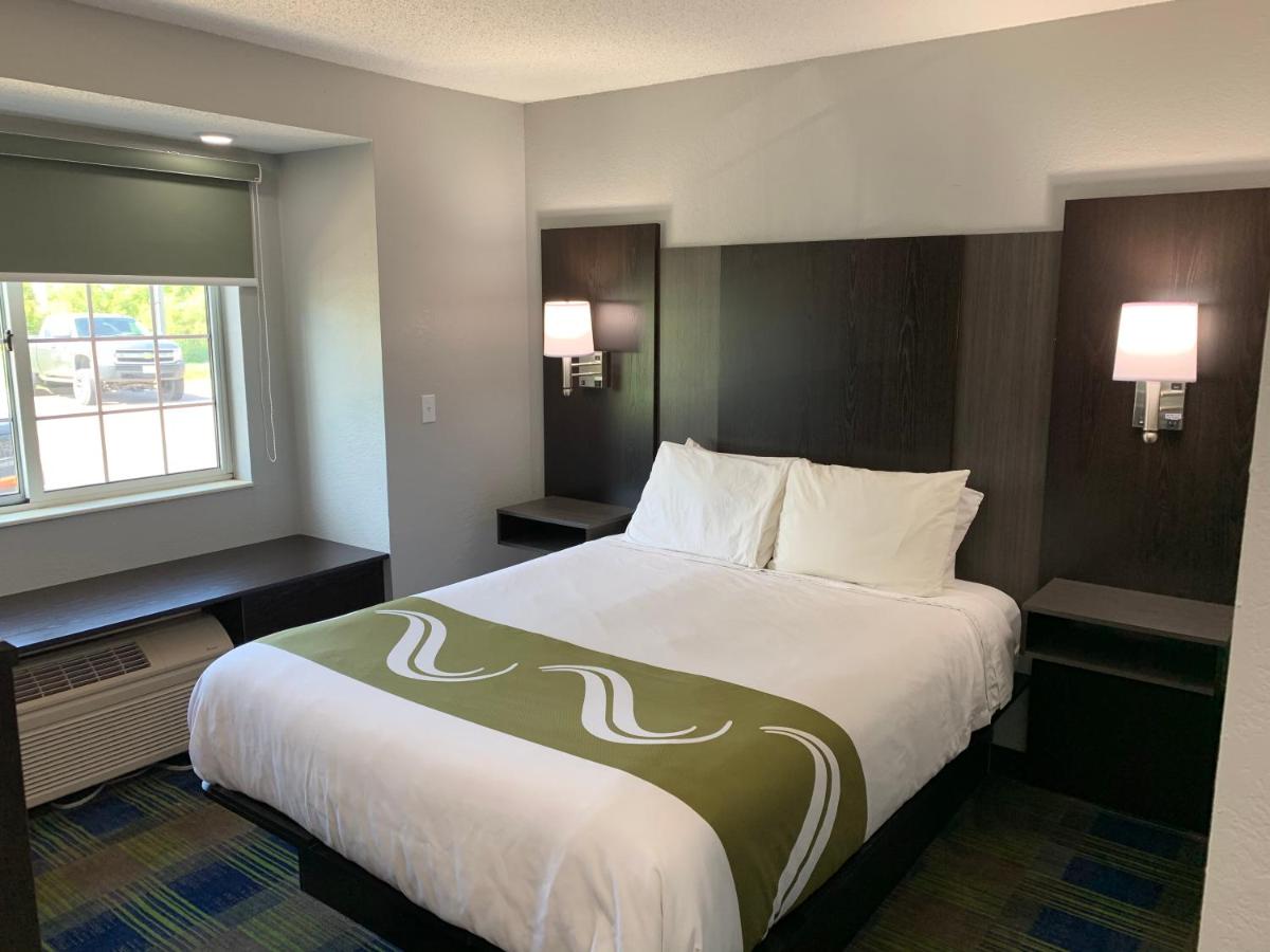 Queen Room - Non-Smoking at Quality Inn Owatonna Near Medical Center