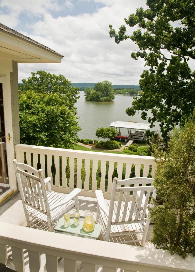 | Lookout Point Lakeside Inn