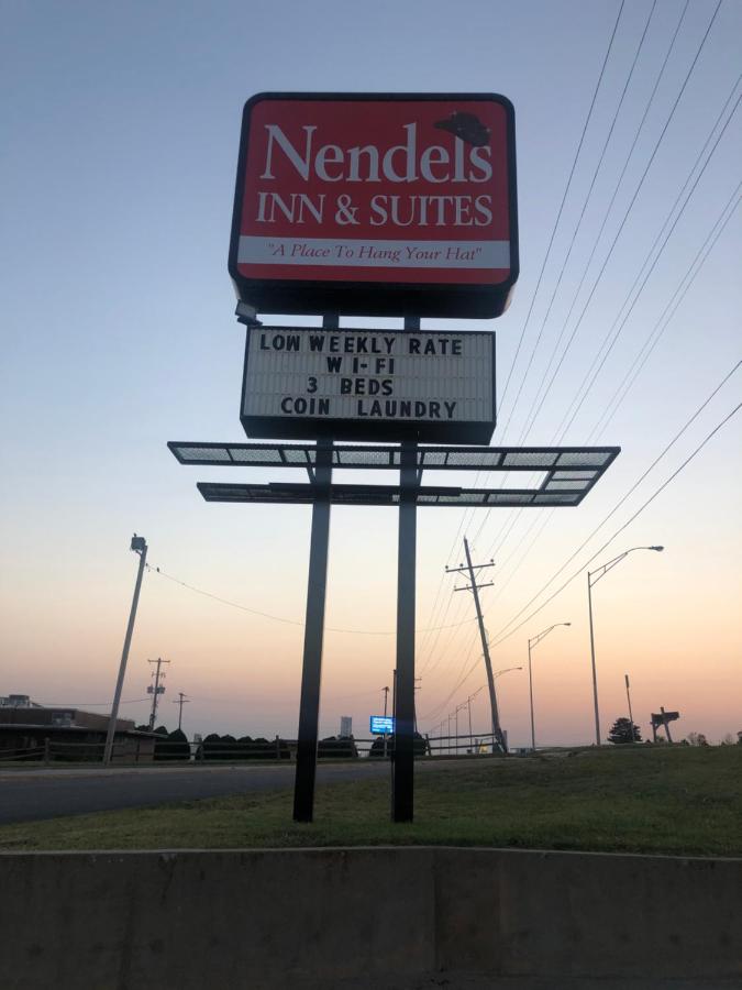 | Nendels Inn & Suites Dodge City Airport