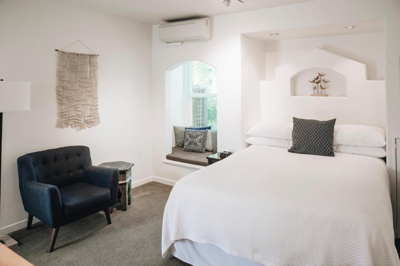 Queen Room at Cottage Inn & Spa