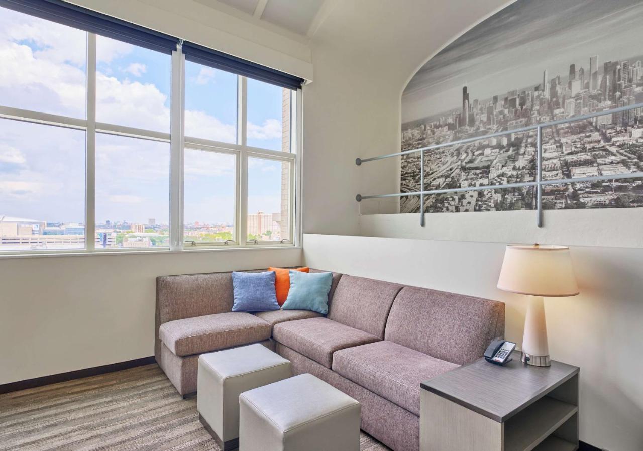 Deluxe King Suite at Hyatt House Chicago Medical/University District