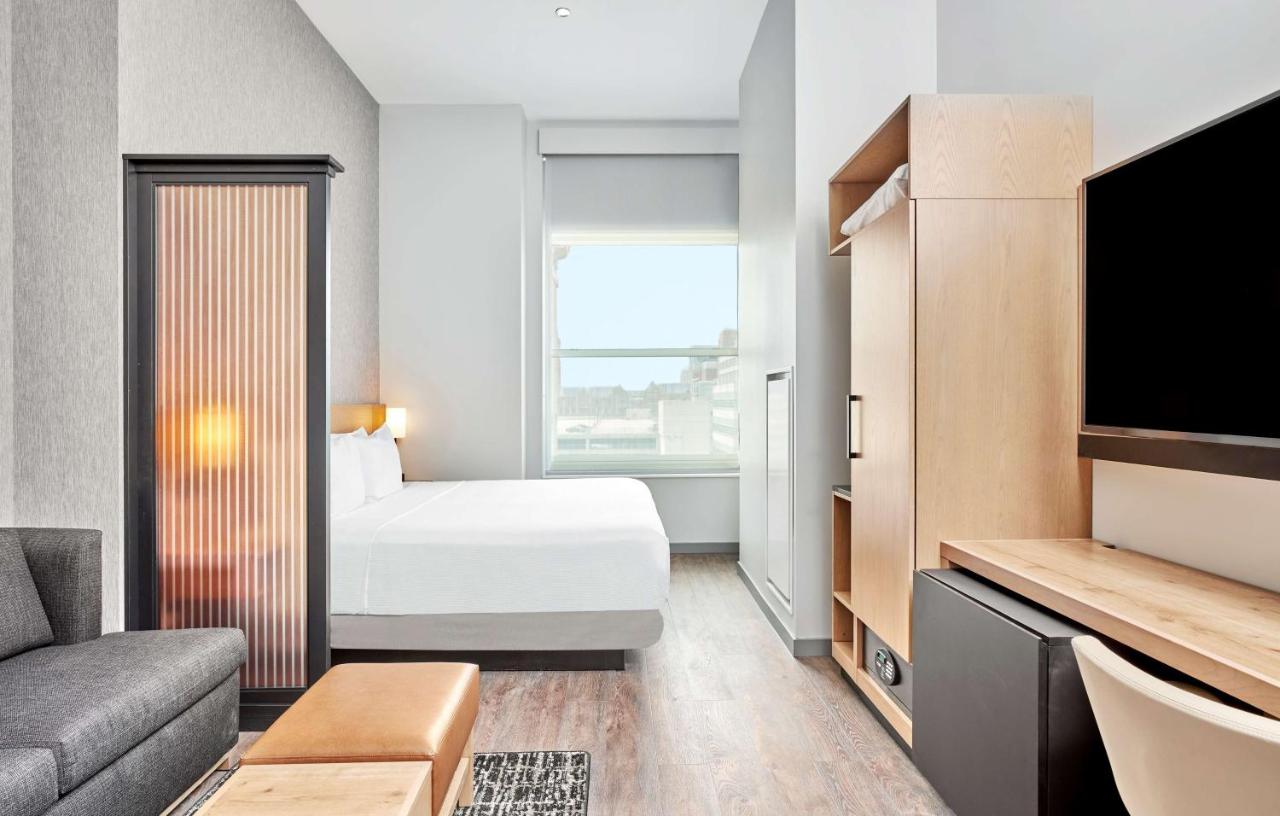 Standard King Room at Hyatt Place Chicago Medical/University District