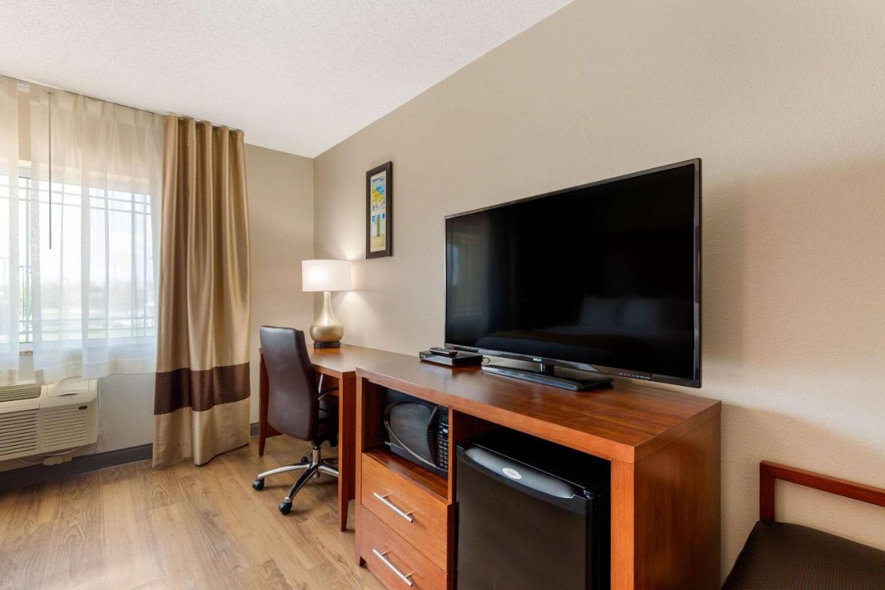 Standard Queen Room with Two Queen Beds - Non-Smoking at Comfort Inn & Suites